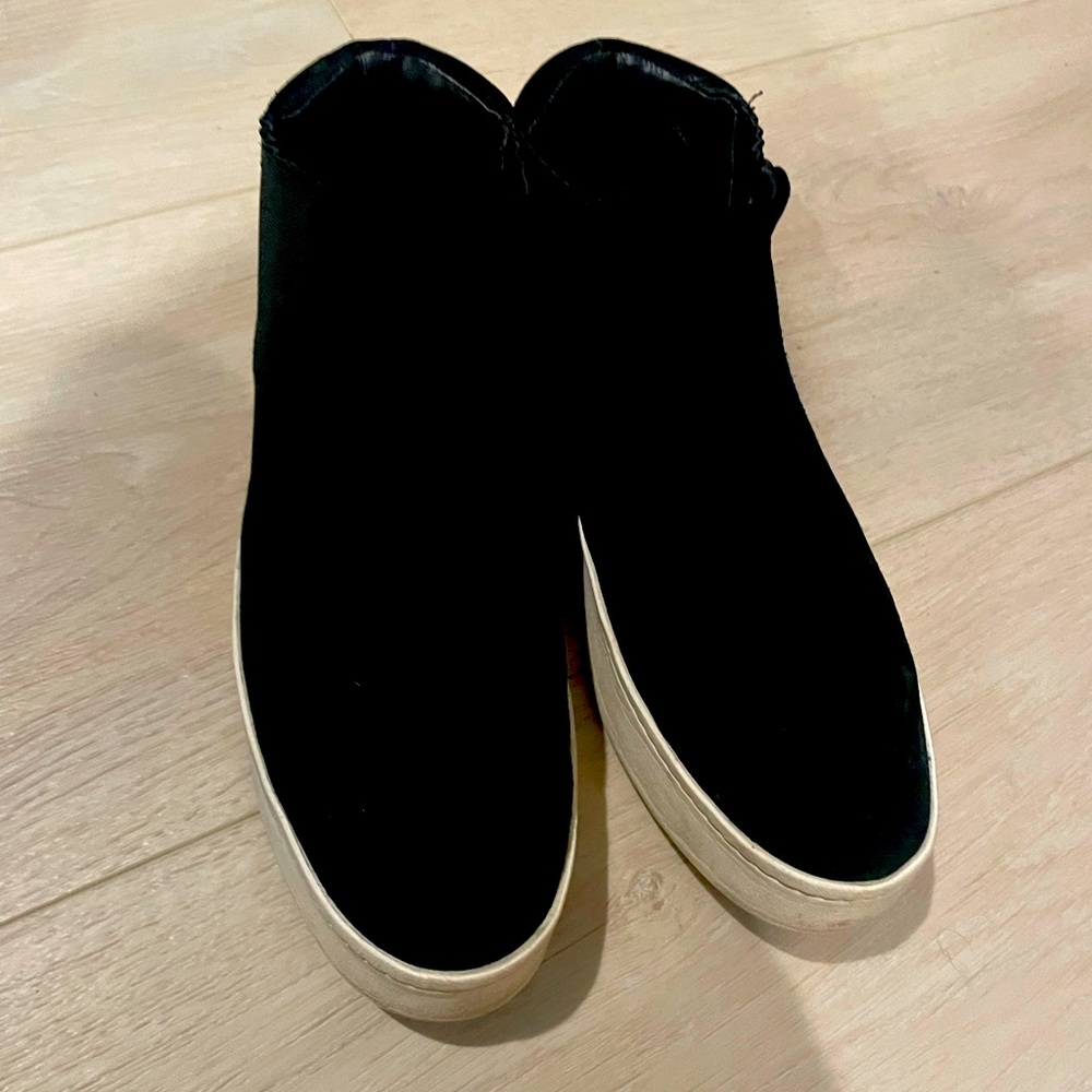 Vince Velour Slip on Sneaker